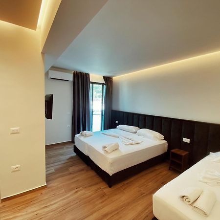 Adriatik Hotel Vlorë Exteriör bild
