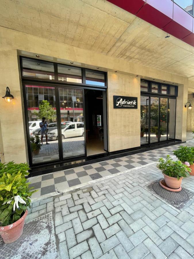 Adriatik Hotel Vlorë Exteriör bild