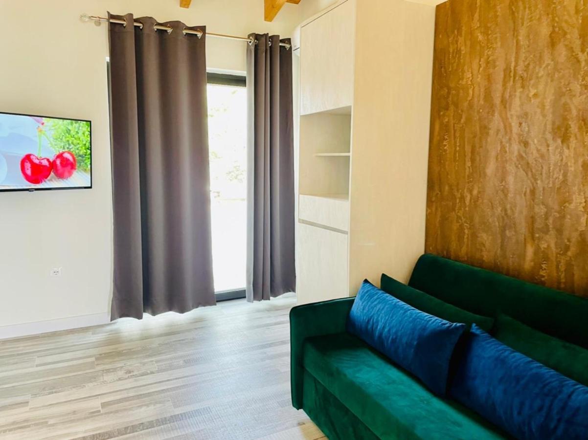 Adriatik Hotel Vlorë Exteriör bild