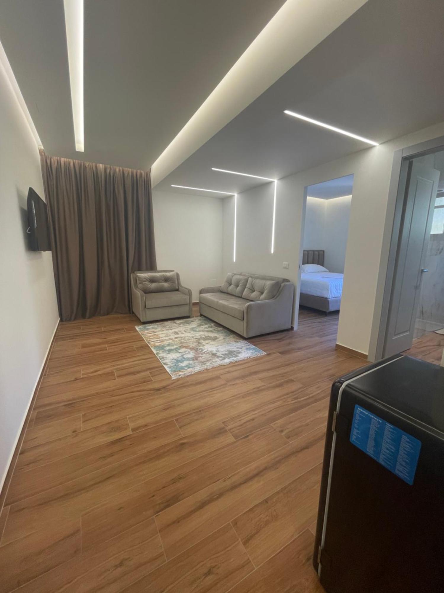 Adriatik Hotel Vlorë Exteriör bild