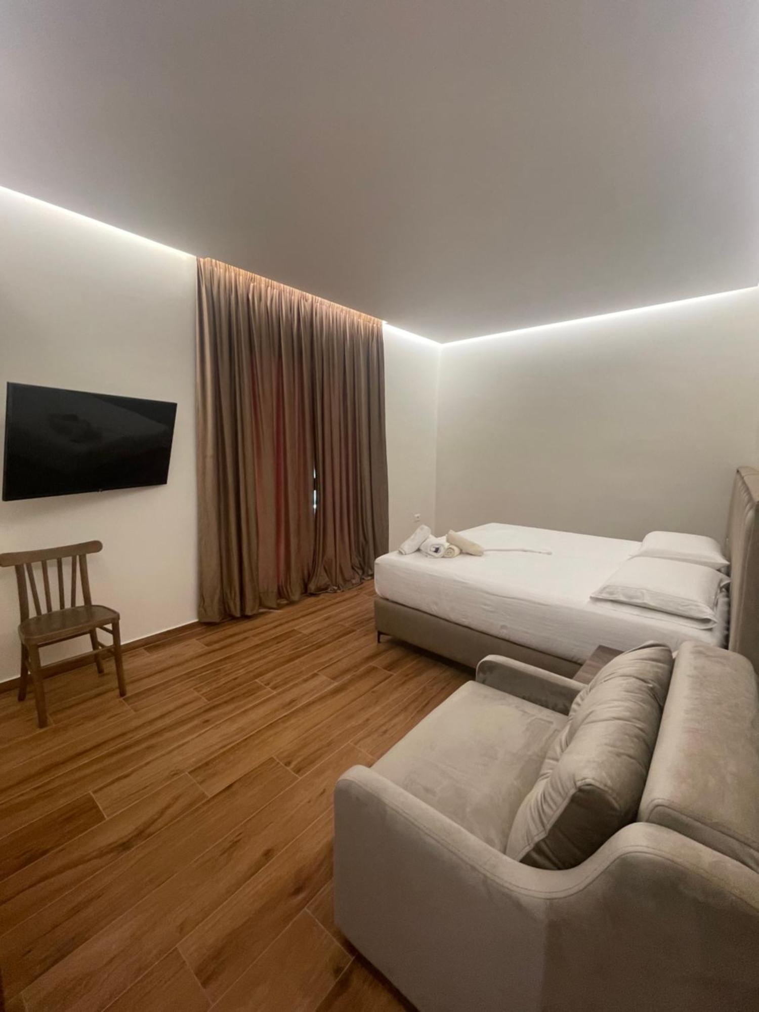 Adriatik Hotel Vlorë Exteriör bild