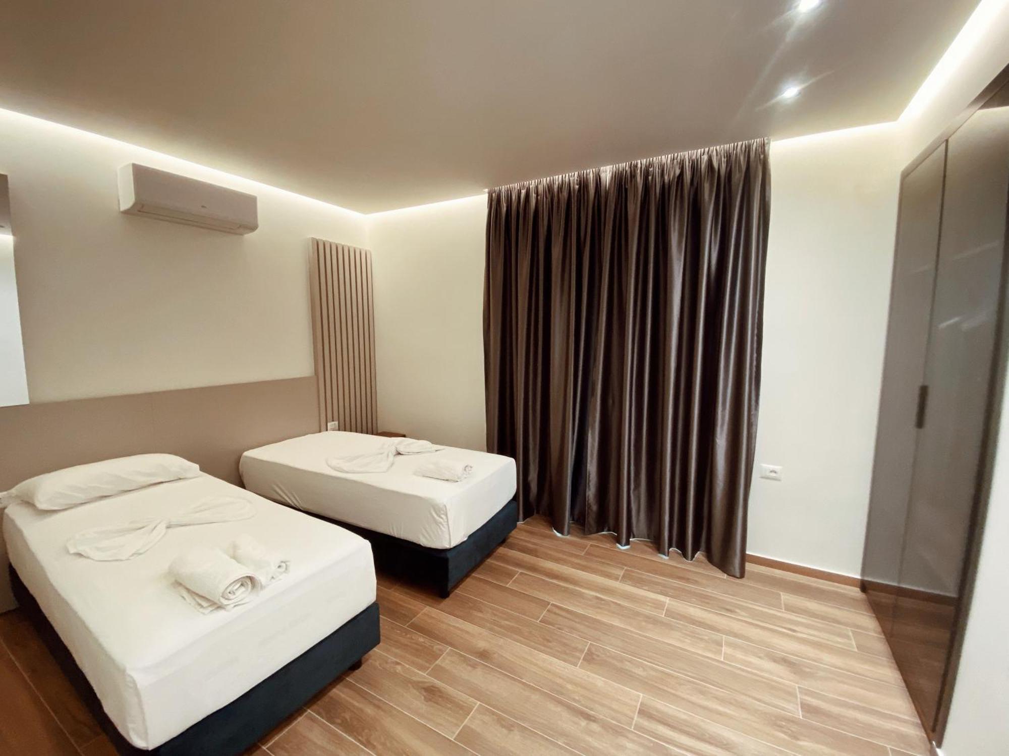 Adriatik Hotel Vlorë Exteriör bild