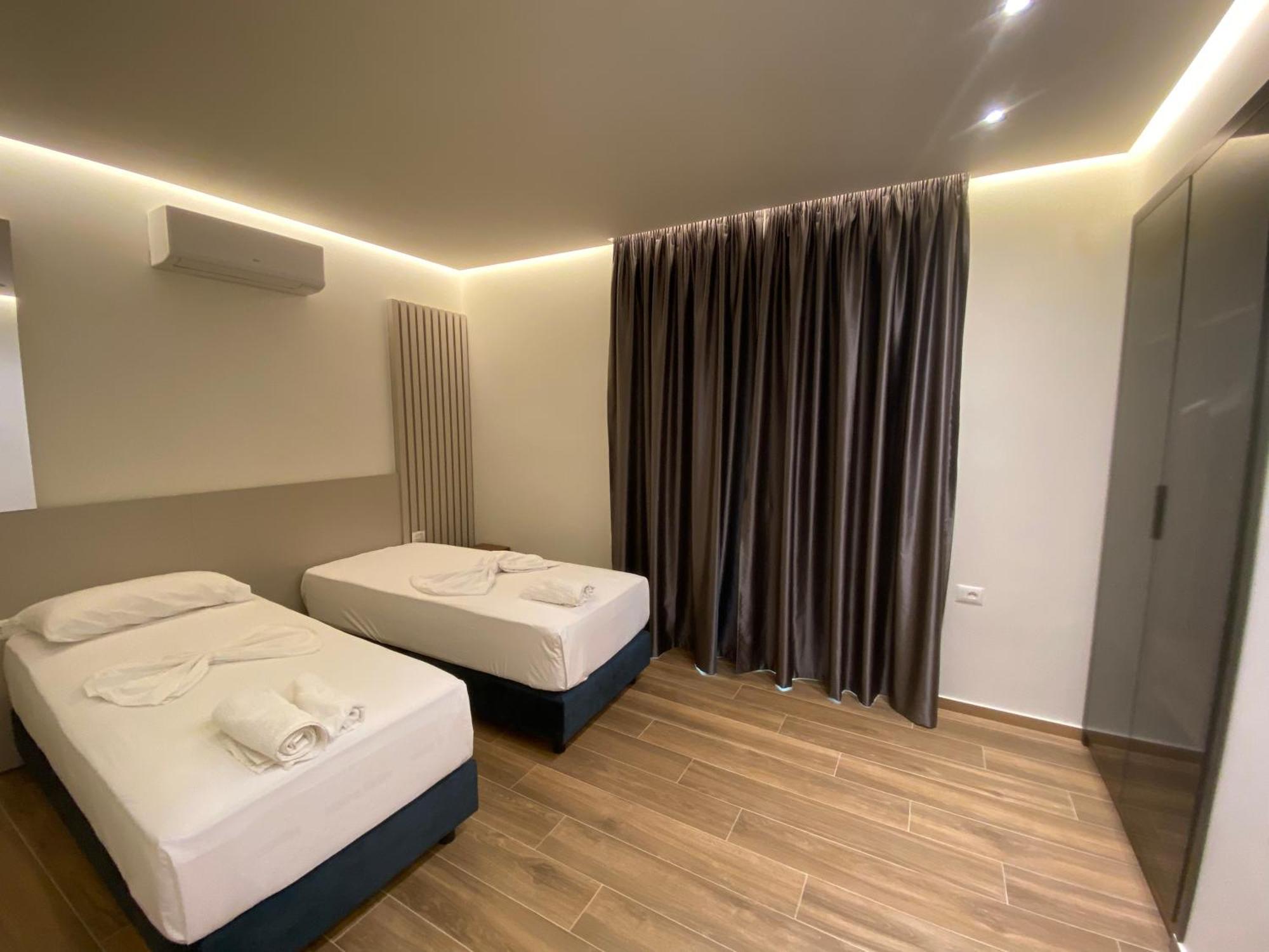 Adriatik Hotel Vlorë Exteriör bild