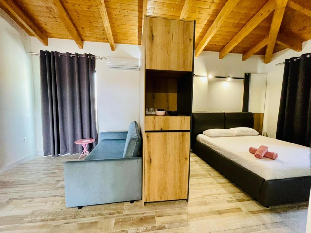 Adriatik Hotel Vlorë Exteriör bild