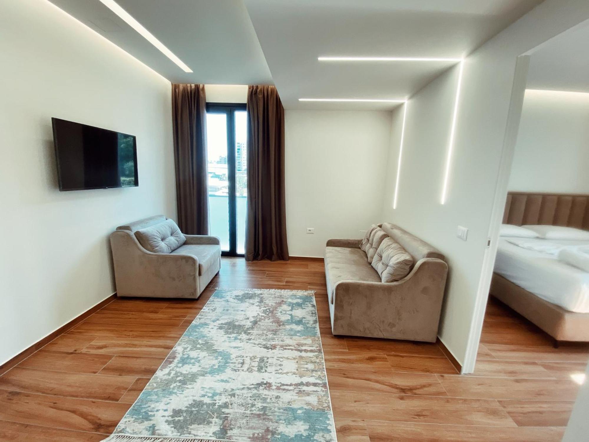 Adriatik Hotel Vlorë Exteriör bild